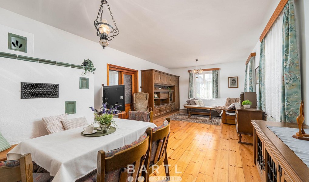 Prodej domu 210 m² s pozemkem 874 m², Nové Hrady – náhled fotky 2