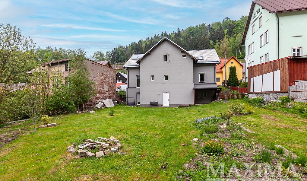 Prodej domu 300 m² s pozemkem 682 m², Desná – náhled fotky 24