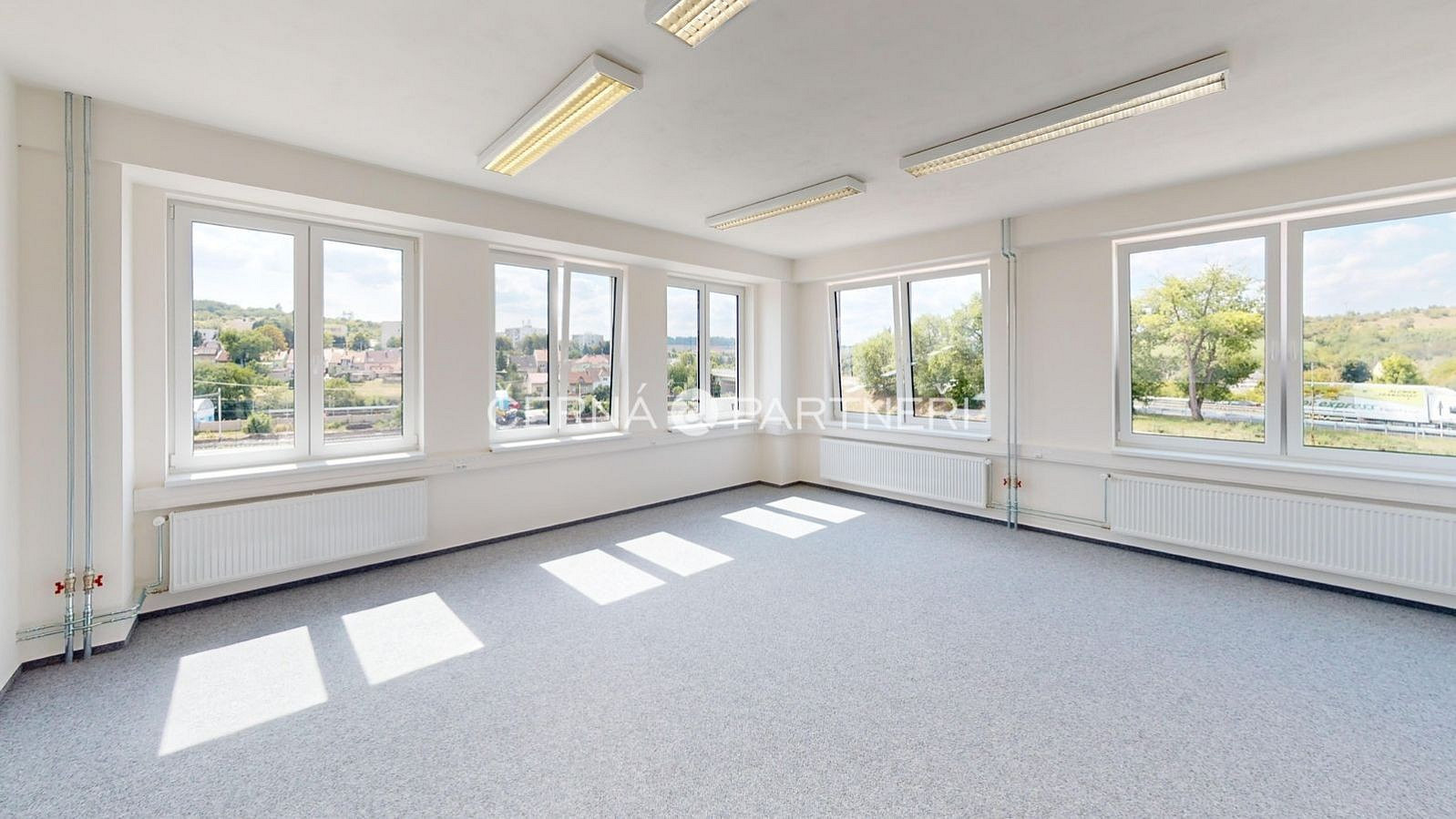 Pronájem kanceláře 306 m²
