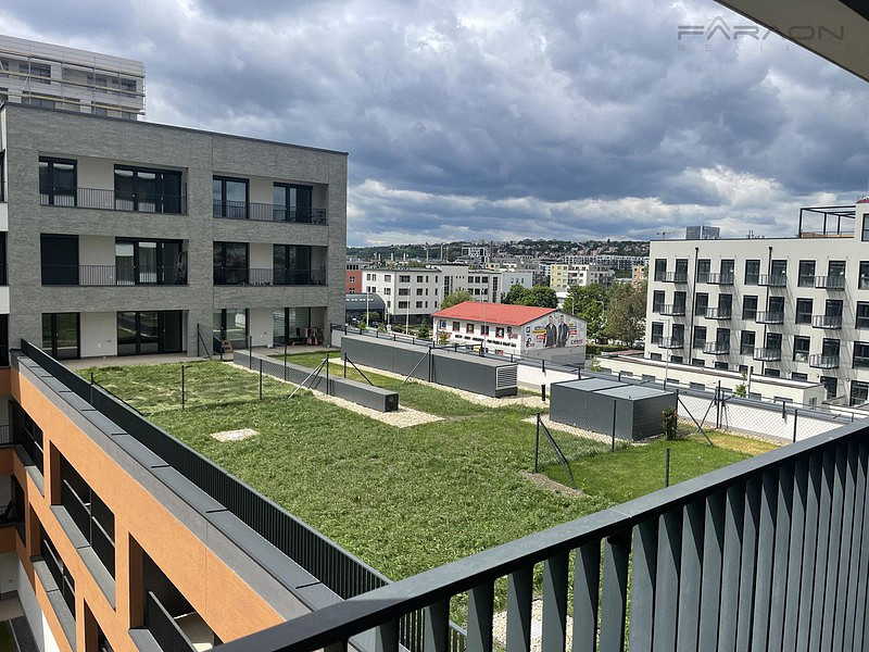 Pronájem bytu 1+kk 38 m² – fotografie 2