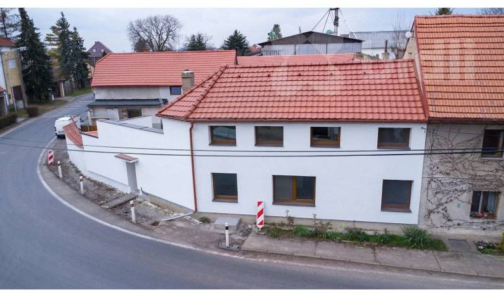 Prodej domu 145 m² s pozemkem 150 m², Evaň – fotka 1 z 28