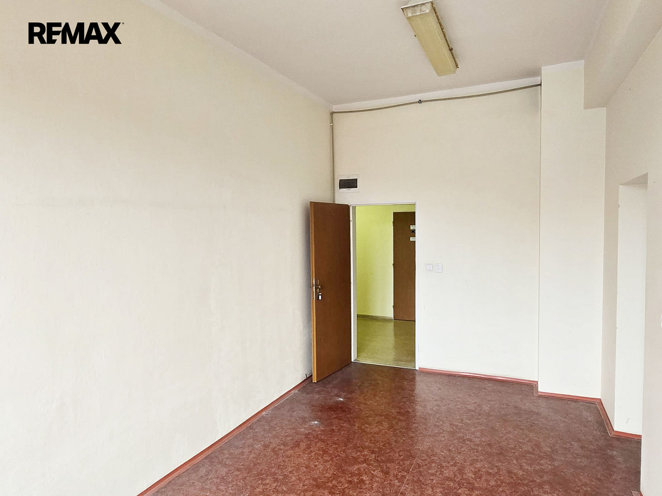 Pronájem kanceláře 18 m² – fotografie 3