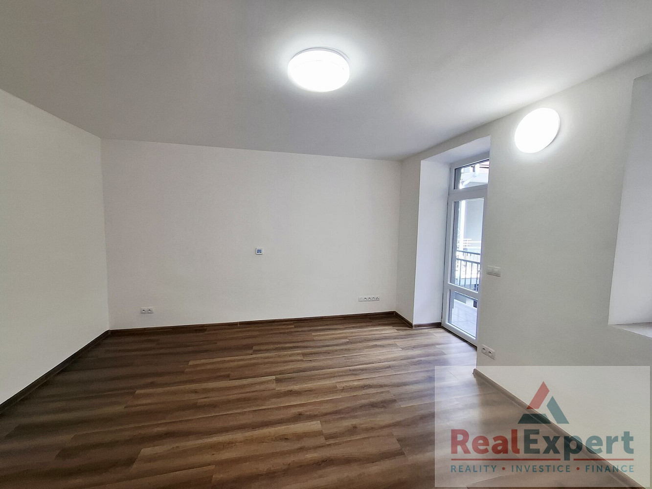 Pronájem bytu 1+kk 30 m² — photo 2