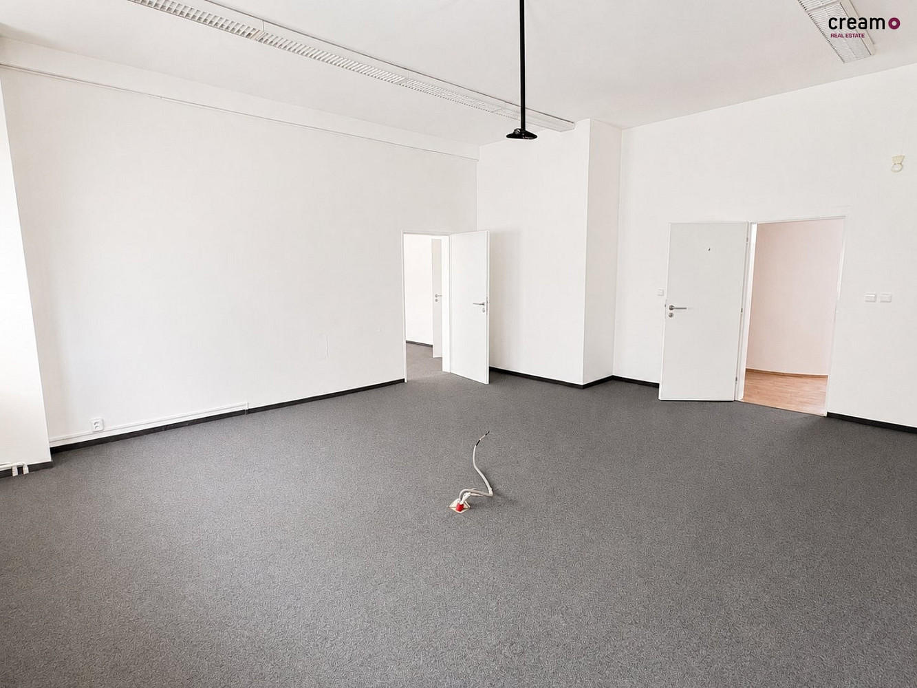 Pronájem kanceláře 72 m² – fotografie 2