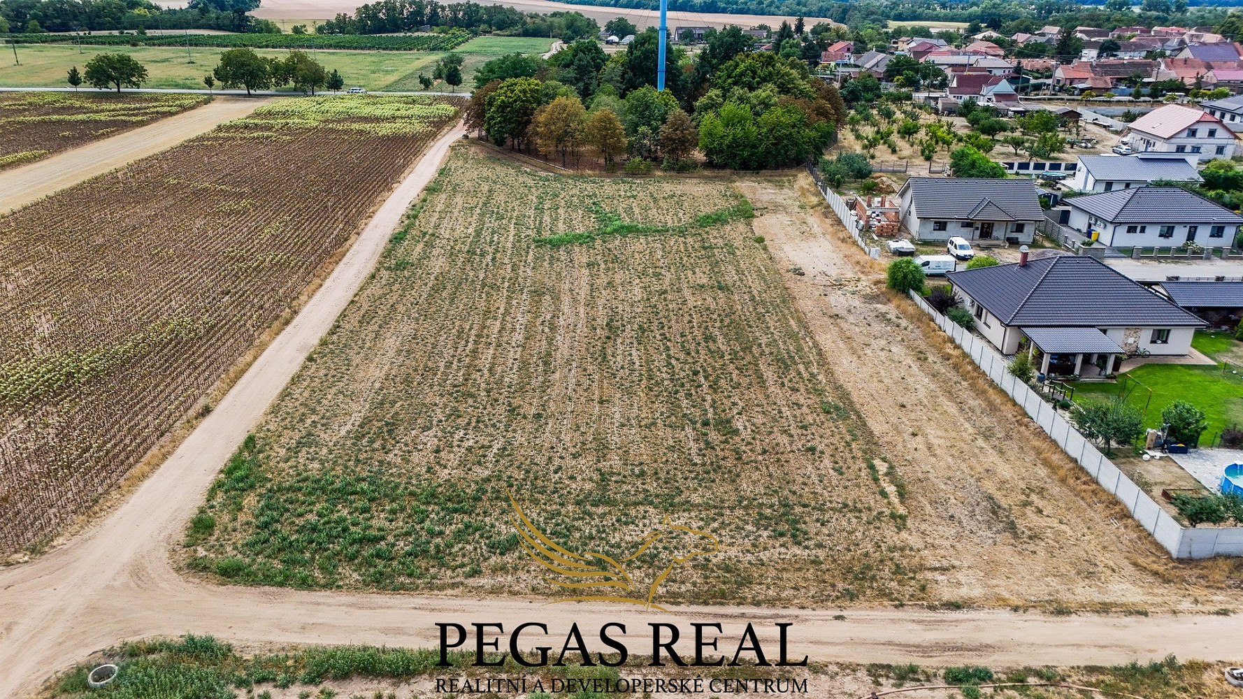 Prodej stavebního pozemku 3 390 m² – fotografie 2