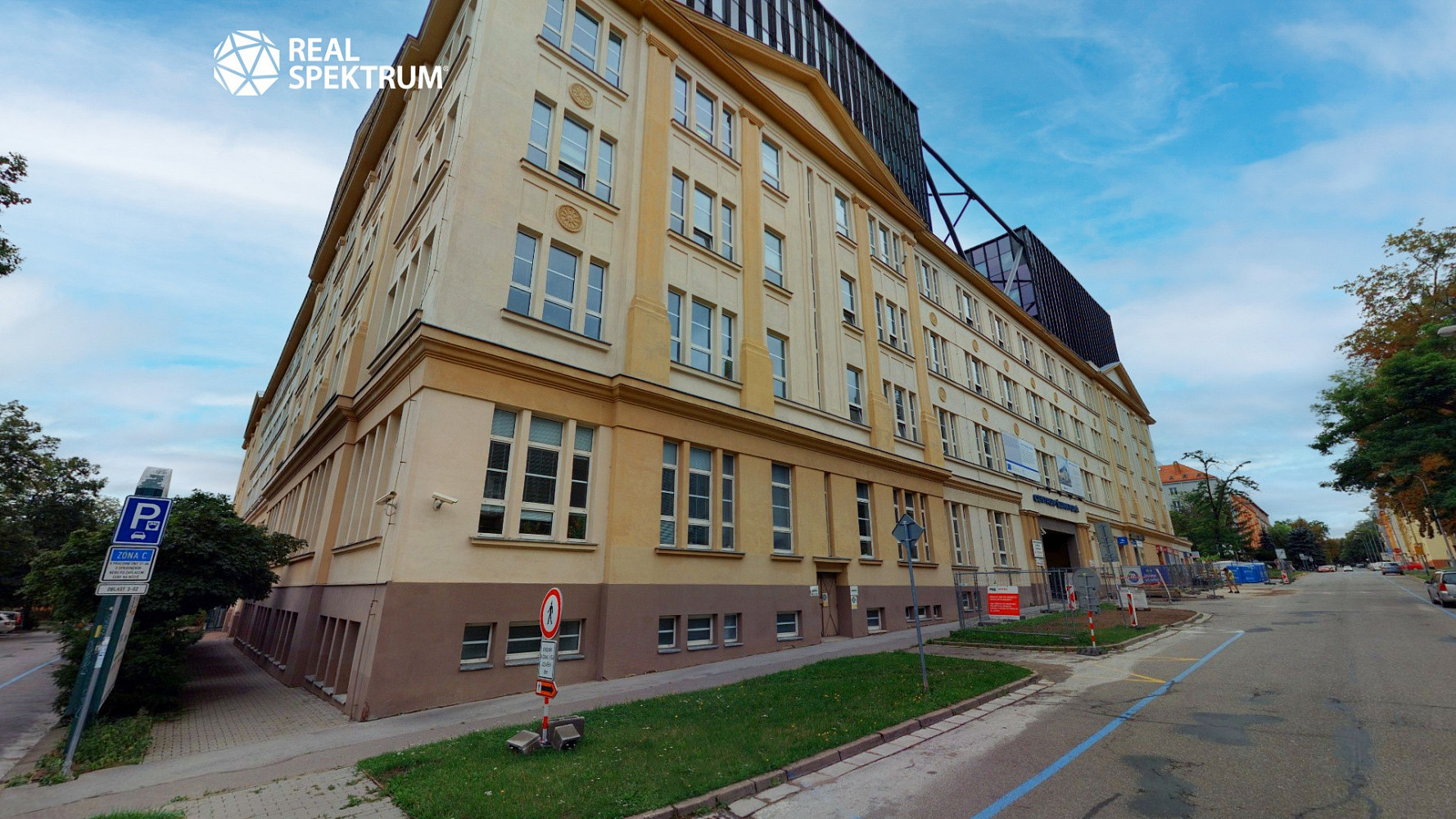 Pronájem kanceláře 1 200 m²