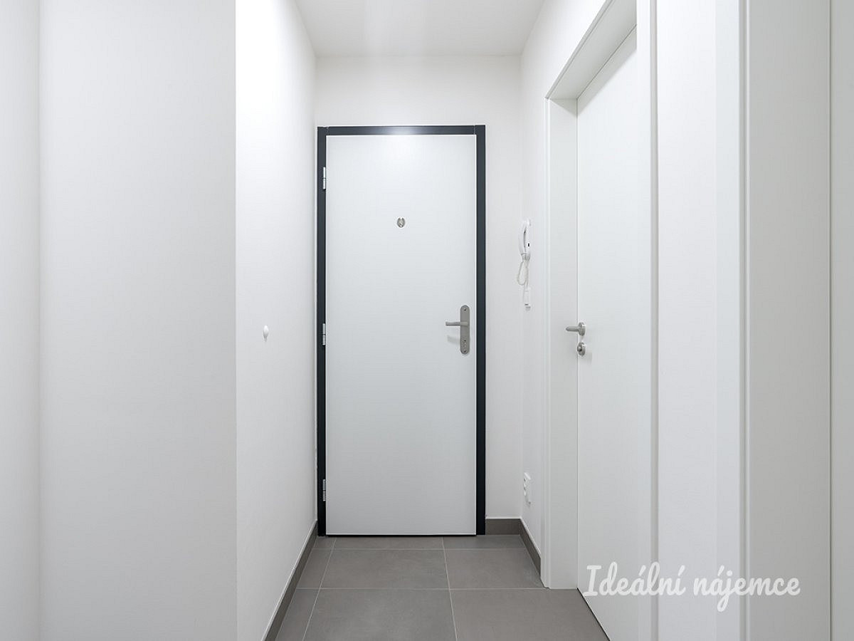 Pronájem bytu 3+kk 64 m² – fotografie 2