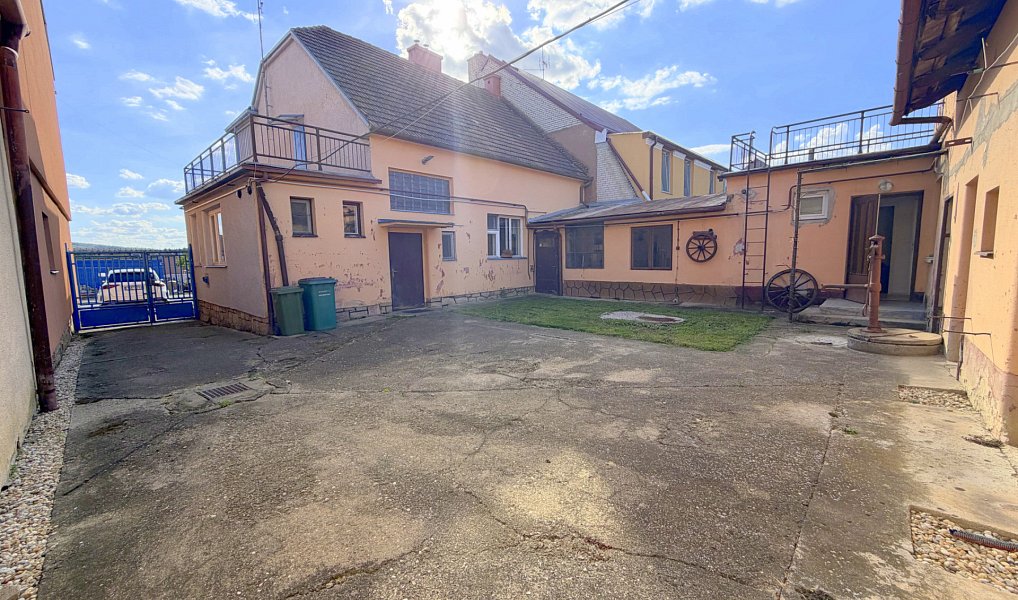 Pronájem domu 150 m² s pozemkem 1 406 m², Hluk – náhled fotky 2