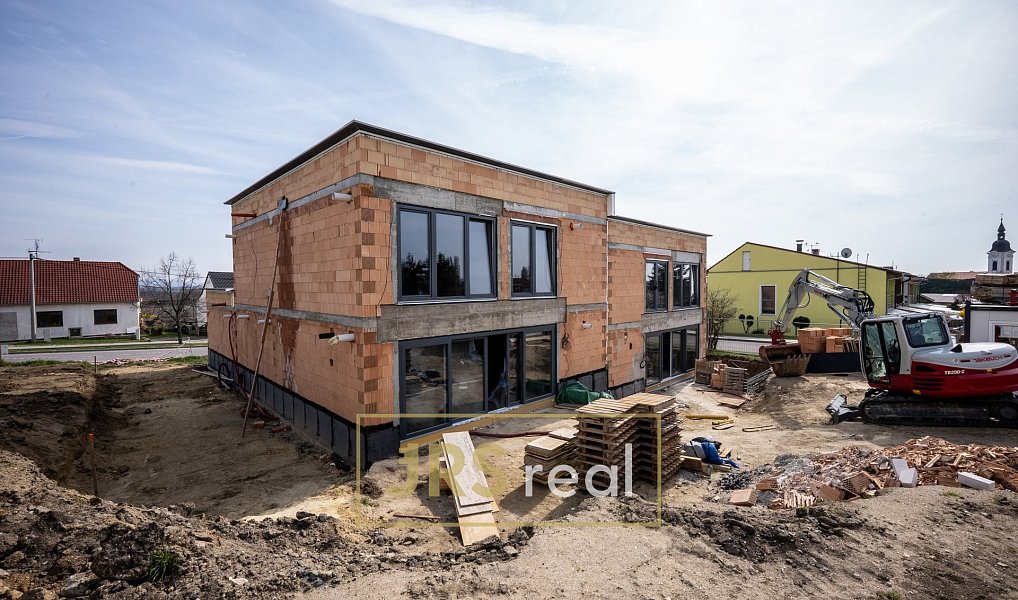 Prodej domu 216 m² s pozemkem 464 m², Hrušovany nad Jevišovkou – náhled fotky 2