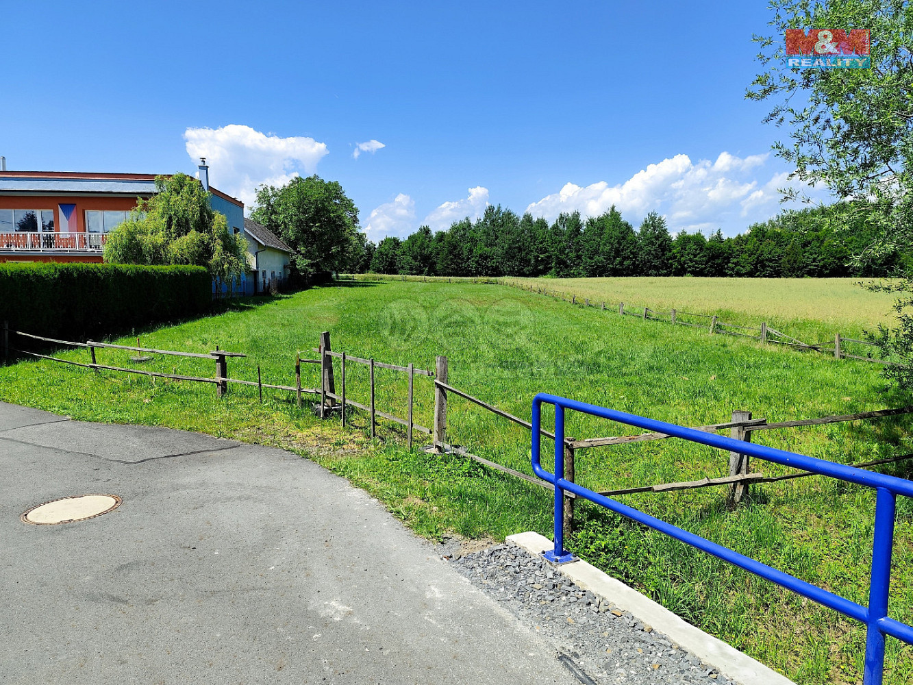 Prodej stavebního pozemku 1 052 m² – fotografie 2