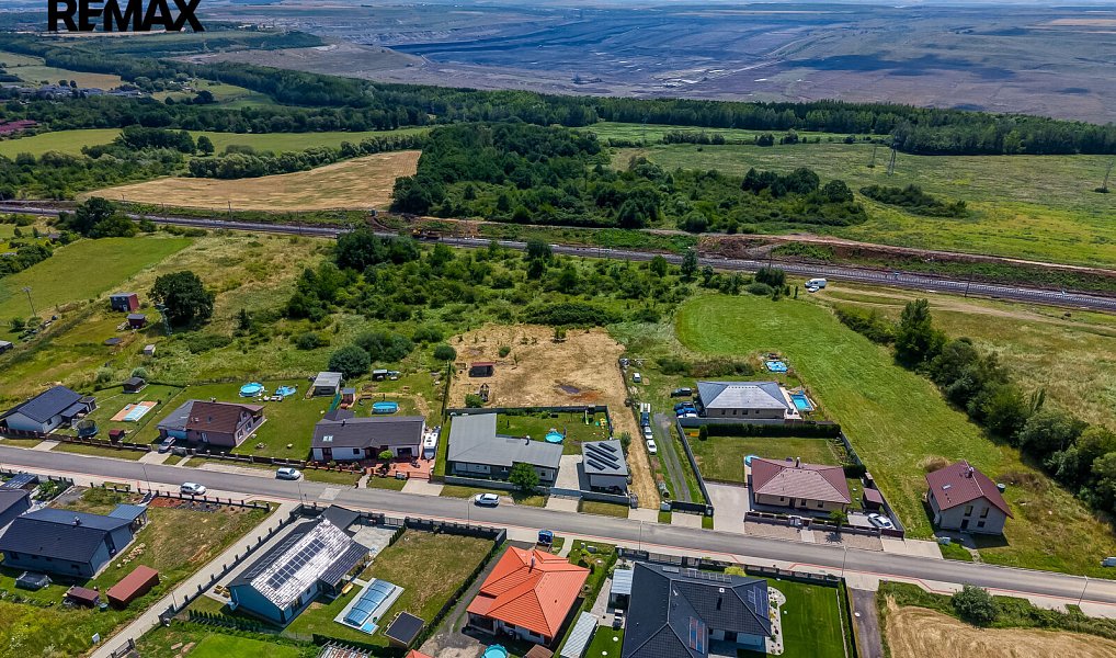 Prodej stavebního pozemku 1 300 m², Černovice – náhled fotky 12