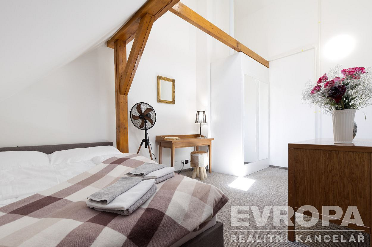 Pronájem bytu 3+1 95 m² - Widok 6