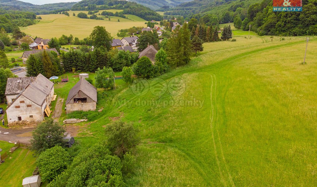Prodej stavebního pozemku 1 442 m², Vápenná – náhled fotky 2