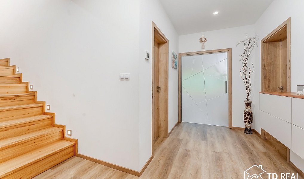 Prodej domu 207 m² s pozemkem 1 077 m², Syrovice – náhled fotky 8