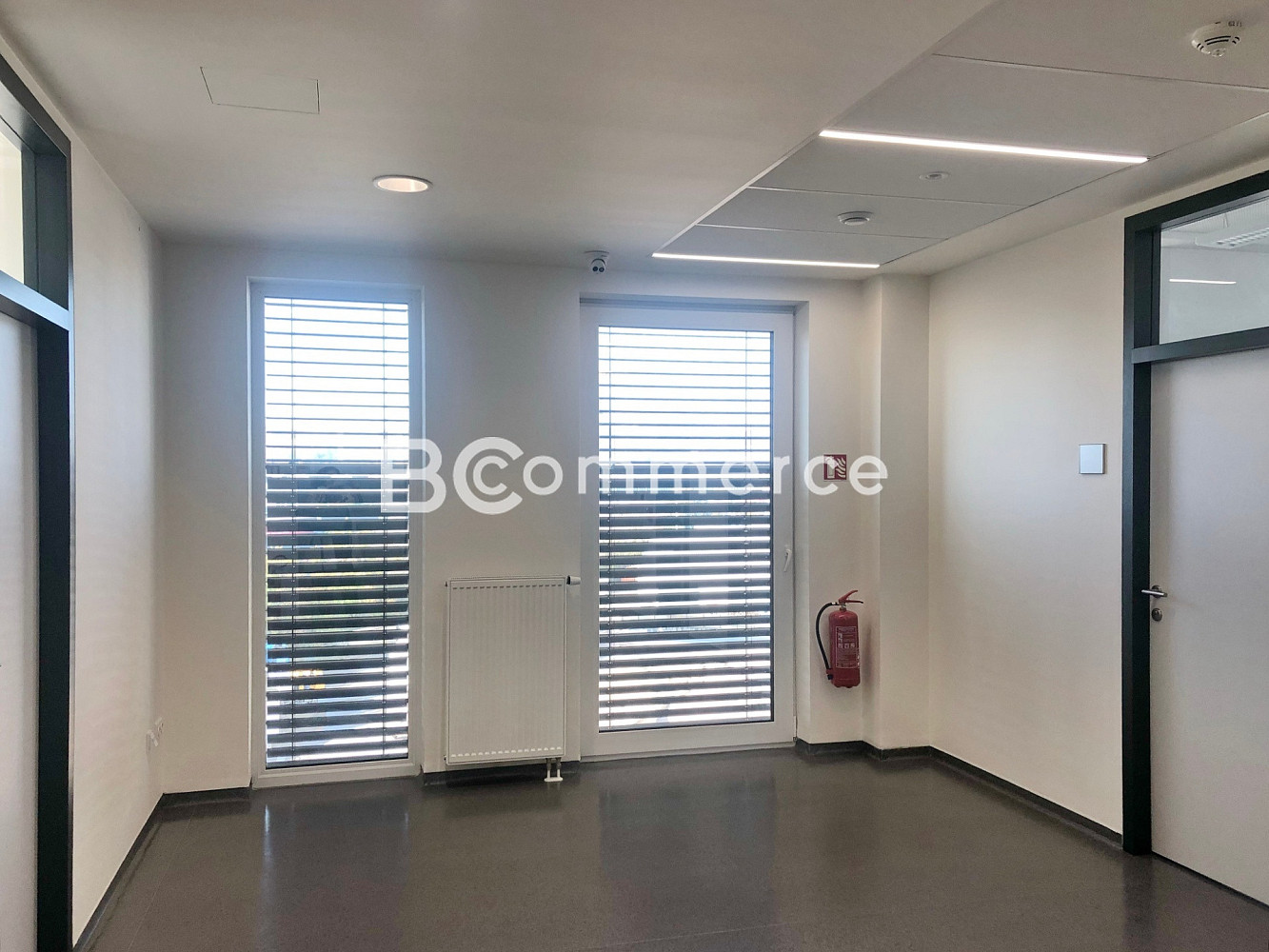 Pronájem kanceláře 21 m² – fotografie 3