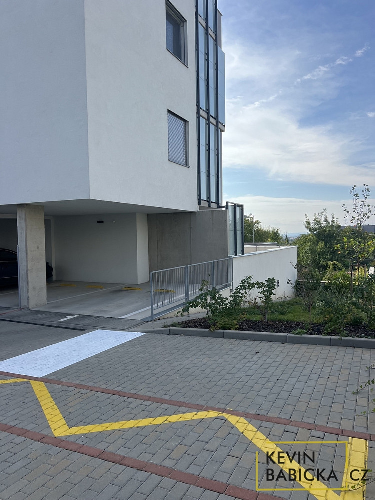 Prodej parkovacího stání 16 m², ul. Kumpoštova, Brno-Sadová – pohled 2