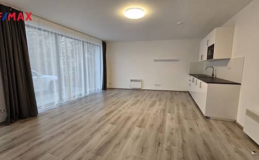 Pronájem bytu 1+kk 32 m², Nad Zastávkou, Kolín - Kolín II