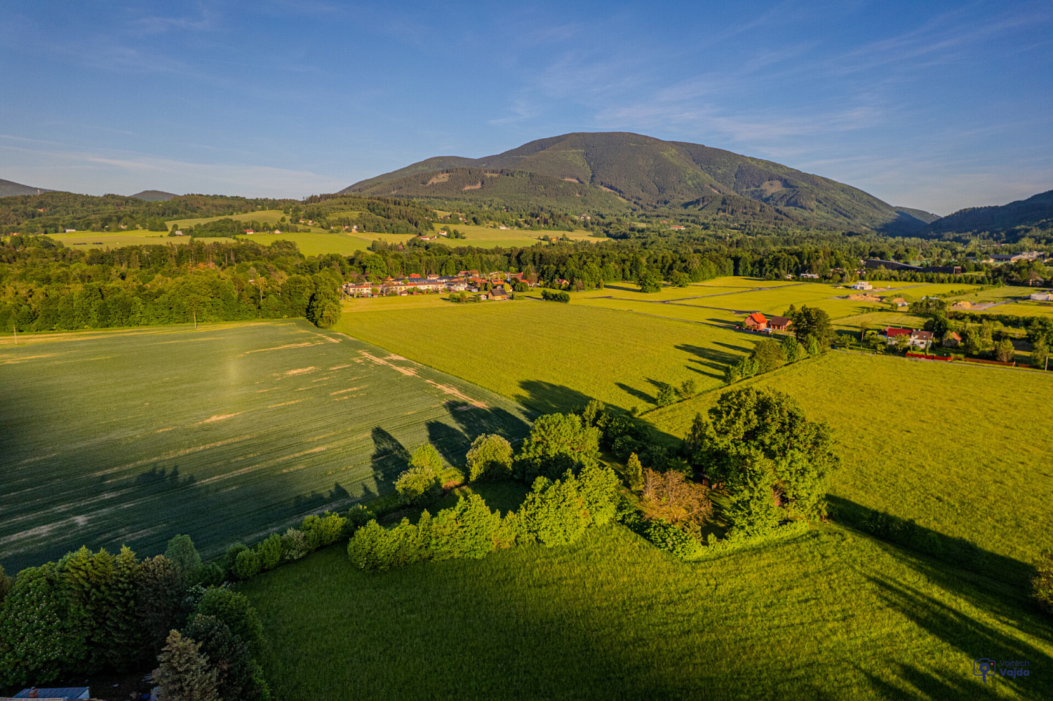 Prodej stavebního pozemku 2 092 m² – fotografie 2