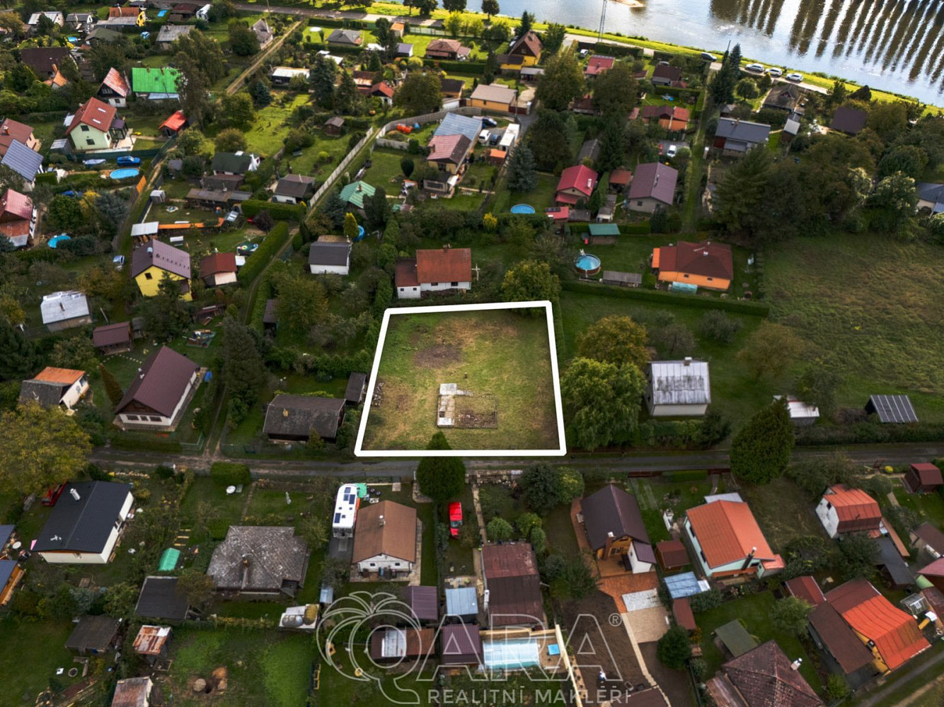 Prodej stavebního pozemku 992 m² – fotografie 4