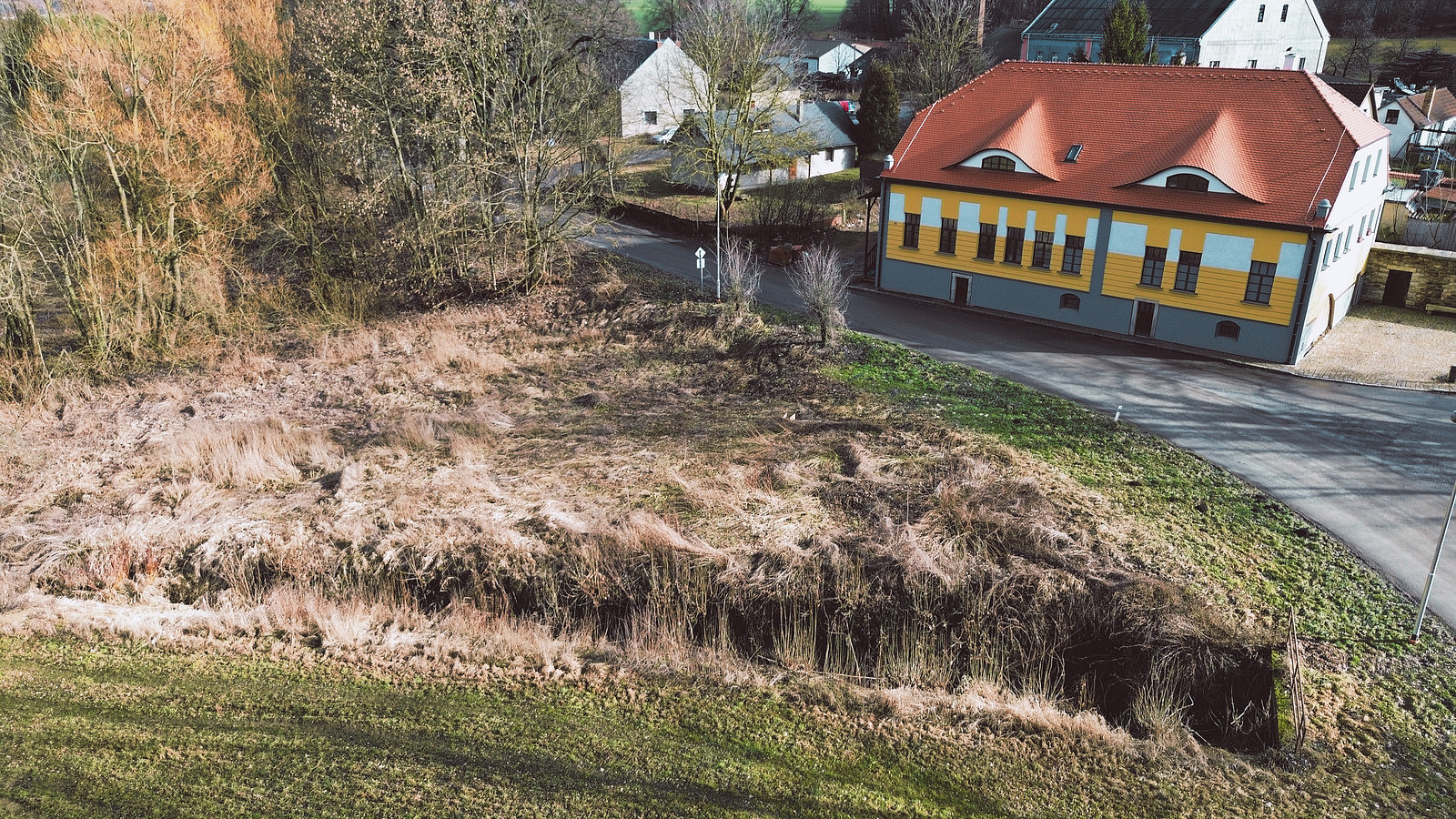 Prodej stavebního pozemku 1 472 m² – fotografie 2