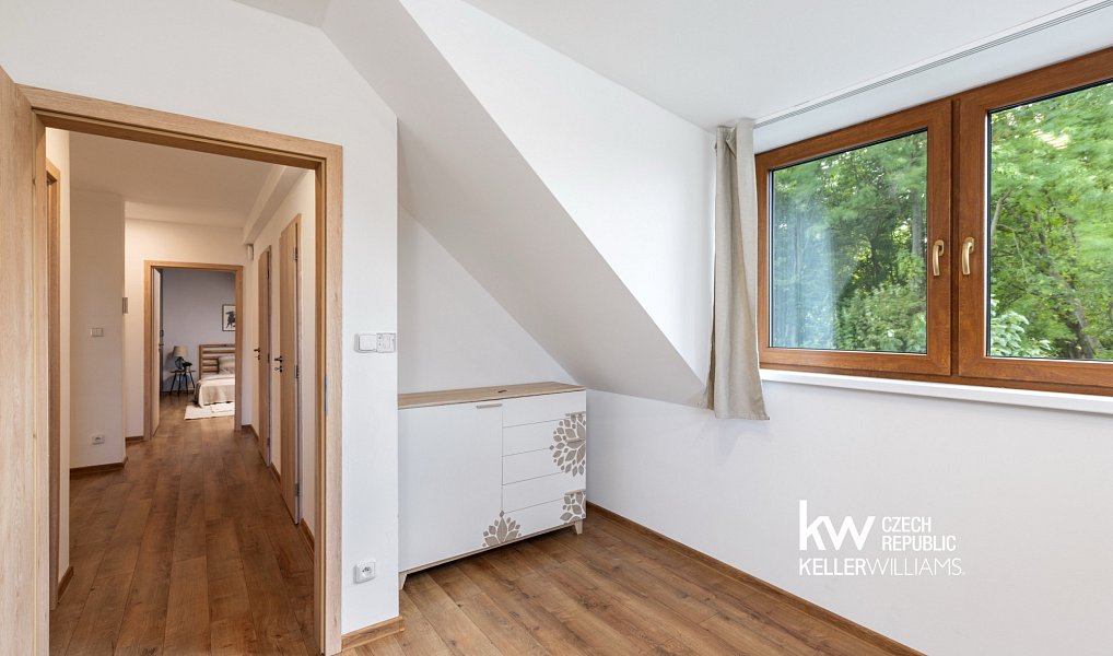 Prodej domu 145 m² s pozemkem 723 m², Zlonín – náhled fotky 31
