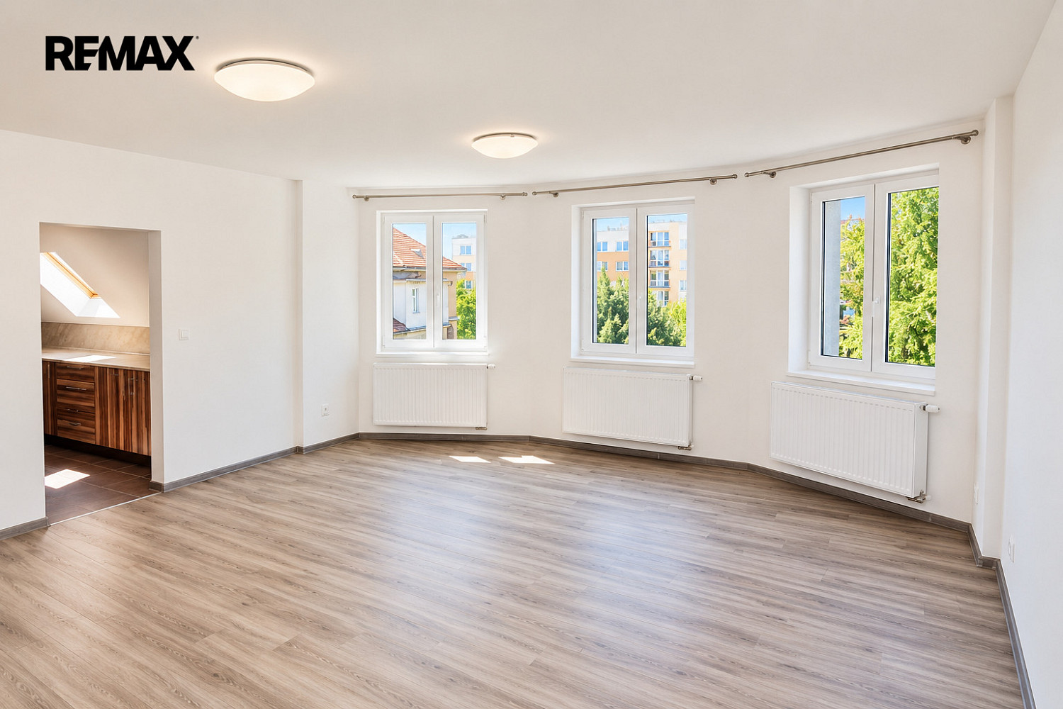 Pronájem bytu 3+kk 74 m² – fotografie 2