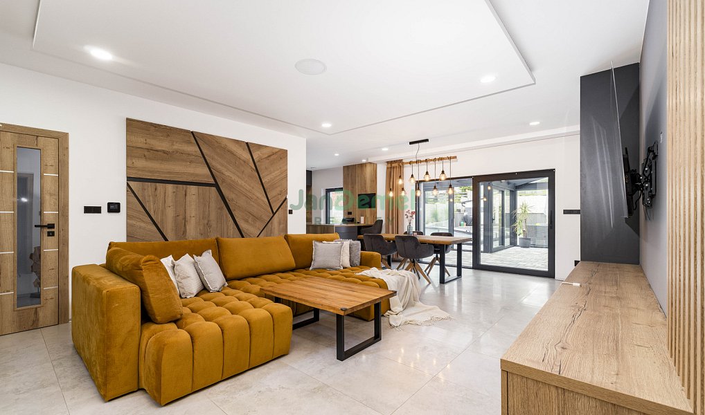 Prodej domu 199 m² s pozemkem 1 598 m², Píšť – náhled fotky 9