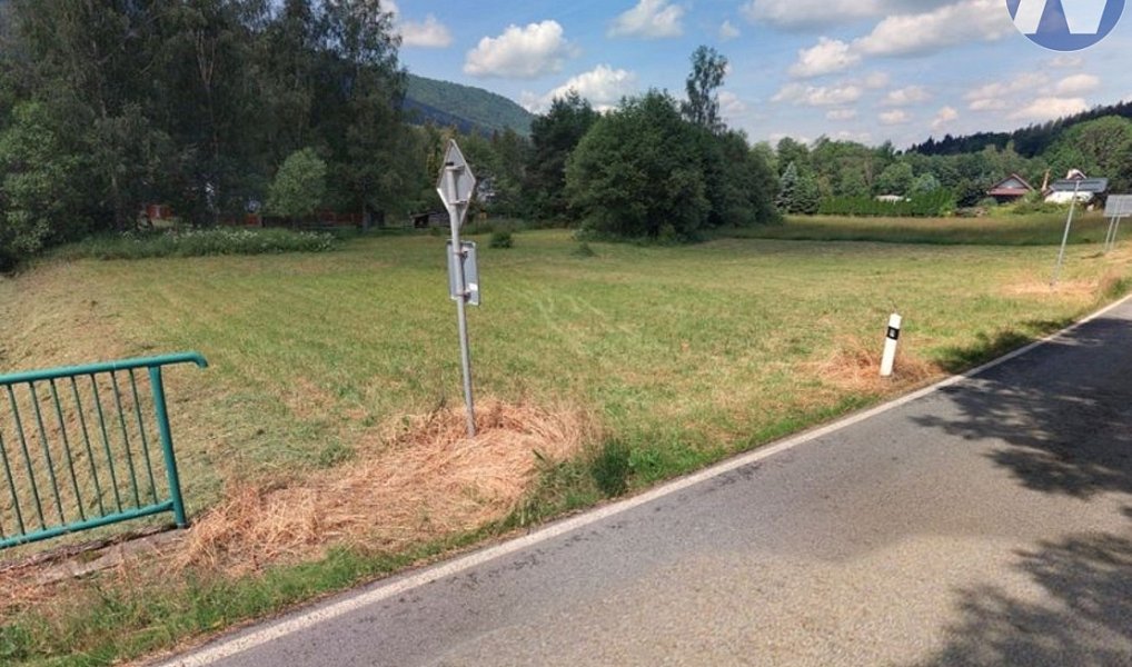 Prodej stavebního pozemku 1 704 m², Chroboly – náhled fotky 9