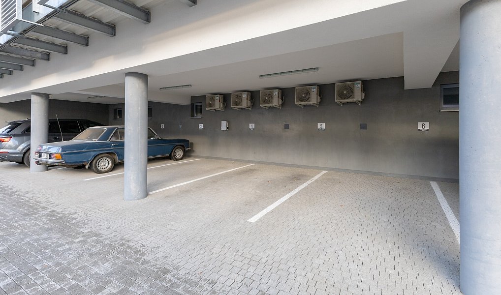 Pronájem bytu 2+kk 84 m², Staré Město – náhled fotky 12
