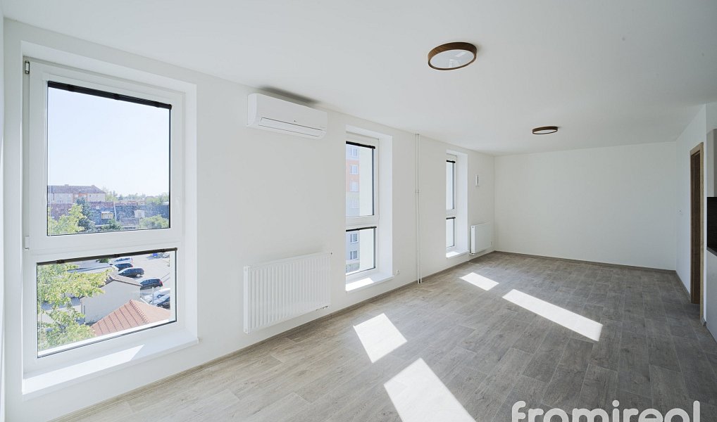 Pronájem bytu 2+kk 40 m², Veselí nad Moravou – náhled fotky 2