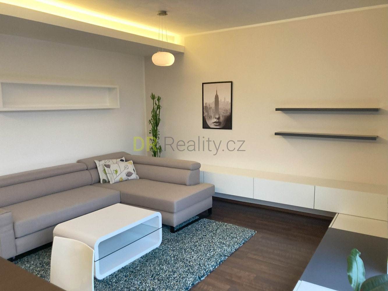 Pronájem bytu 3+kk 75 m² — photo 2