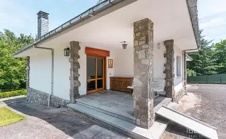 Prodej domu 374 m² s pozemkem 2 500 m², Oviedo, Španělsko
