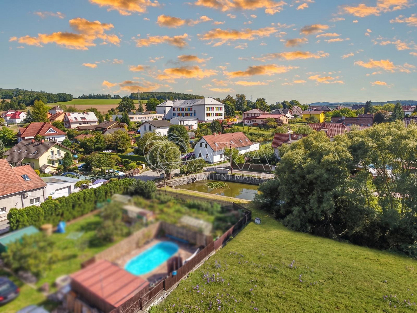 Prodej stavebního pozemku 1 555 m²