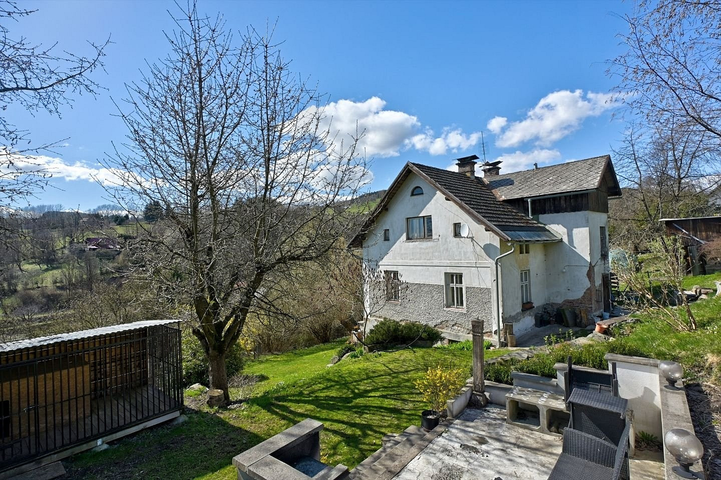Prodej domu 239 m² s pozemkem 2 100 m²