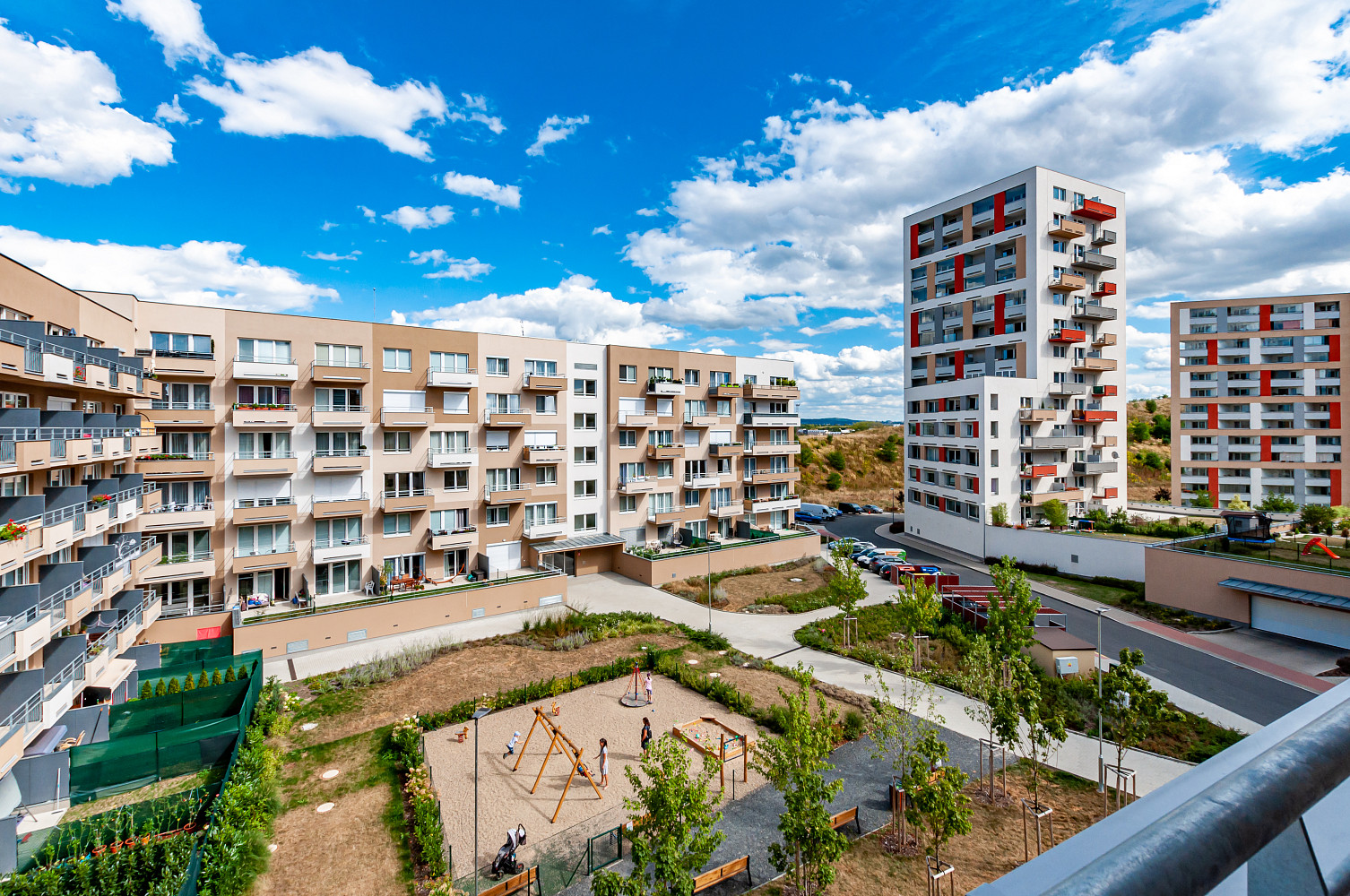 Parkovací stání v Horních Měcholupech – fotografie 3