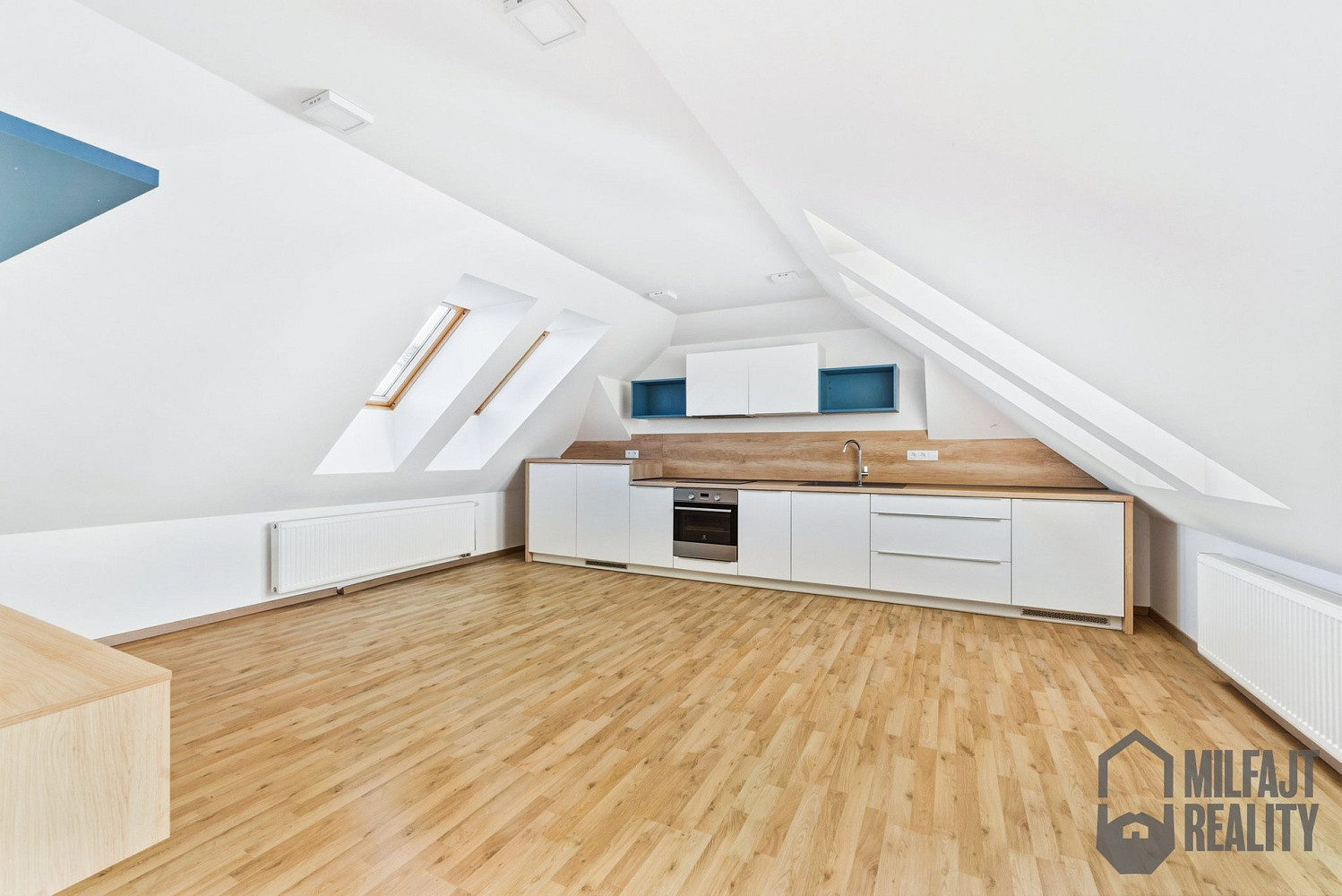 Pronájem bytu 2+kk 74 m² — photo 2