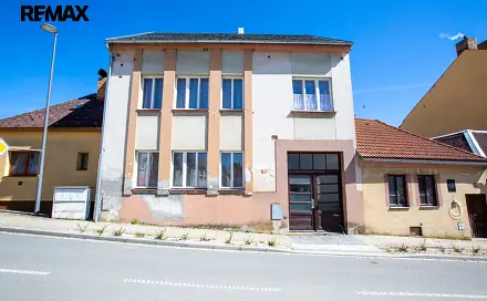 Prodej domu 196 m² s pozemkem 828 m², Mariánské náměstí, Černovice, okres Pelhřimov