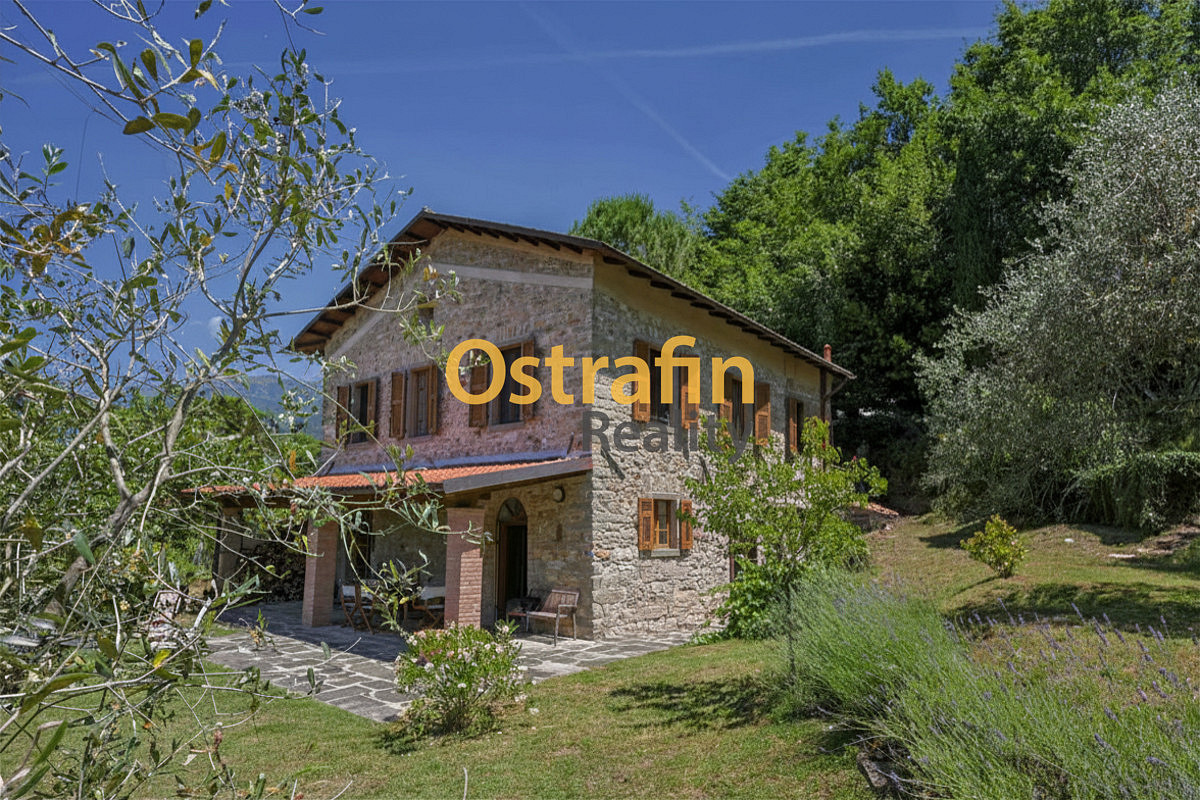 Prodej domu 218 m² s pozemkem 109 000 m²