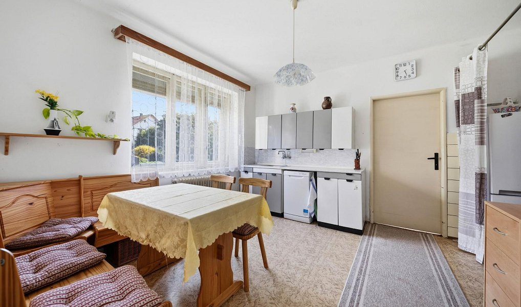 Prodej domu 228 m² s pozemkem 842 m², Holice – náhled fotky 32