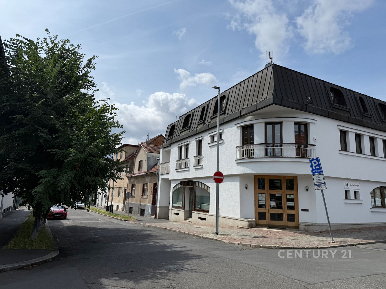 Pronájem komerčního objektu (jiného typu) 102 m²