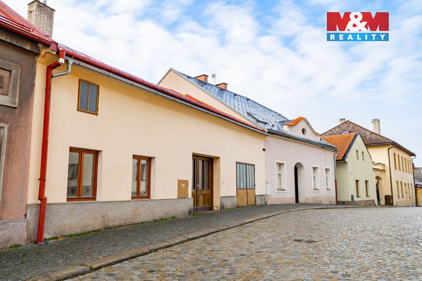 Prodej nájemního domu, činžáku 200 m²