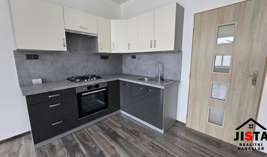 Pronájem bytu 3+1 96 m², Šternberk – fotka 1 z 10