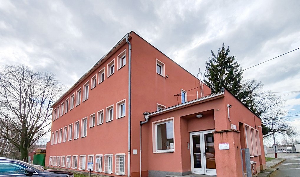 Pronájem kanceláře 102 m², Kolín – náhled fotky 2