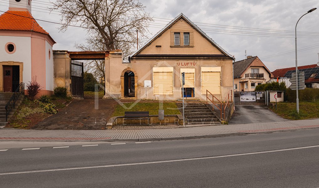 Prodej domu 330 m² s pozemkem 943 m², Chrást – náhled fotky 2