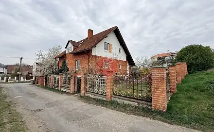 Prodej bytu 5+1 156 m², Školní, Veltruby, okres Kolín