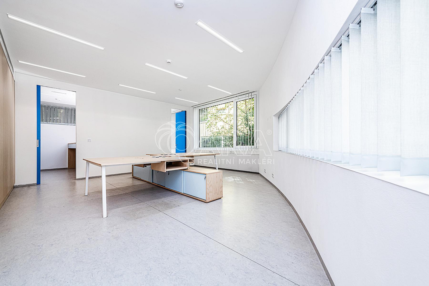 Pronájem kanceláře 240 m² – fotografie 2