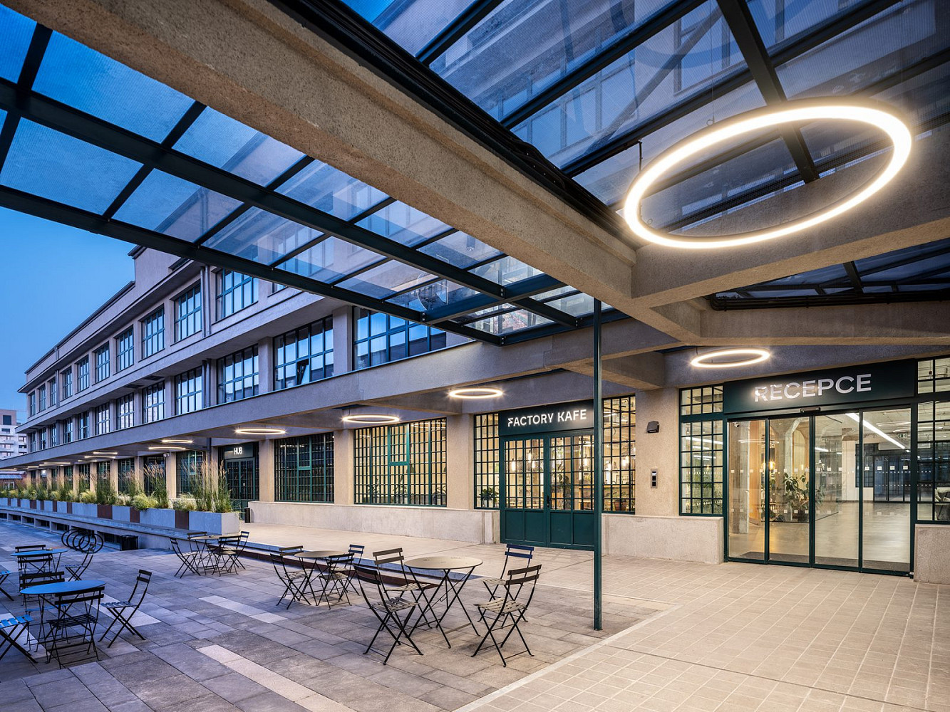 Pronájem kanceláře 487 m²