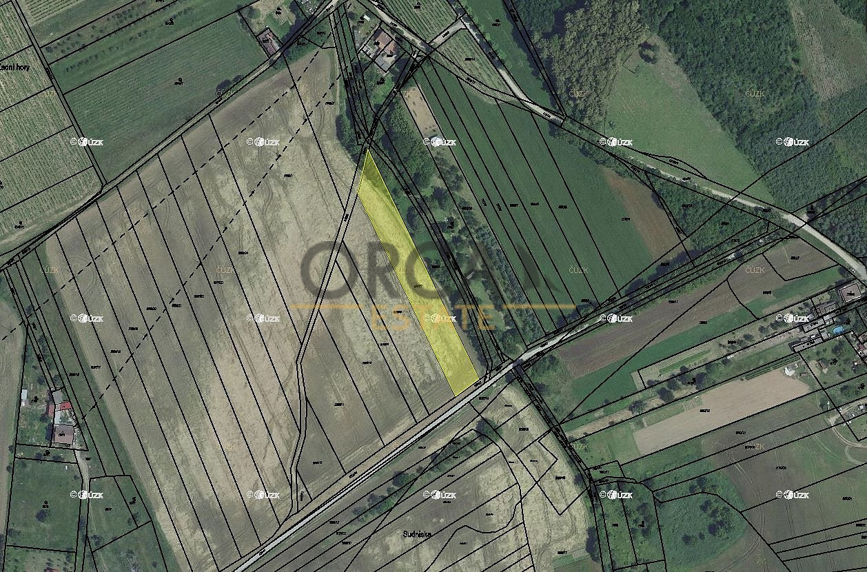 Prodej pole 1 823 m²