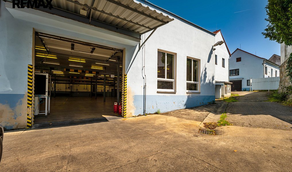 Prodej výrobních prostor 1 115 m², Nové Hrady – náhled fotky 2