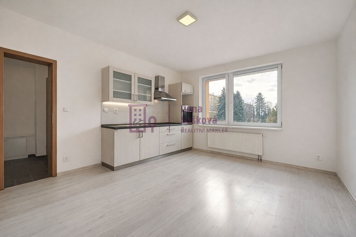 Pronájem bytu 1+kk 23 m² – fotografie 3